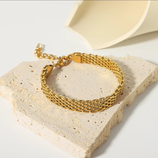 Monarch Chain Bracelet close-up — waterproof hypoallergenic gold chain bracelet | Glitze Accessories