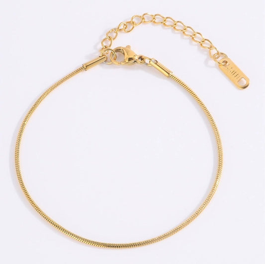 June Bracelet 1mm close-up — waterproof hypoallergenic gold bracelet | Glitze Accessories