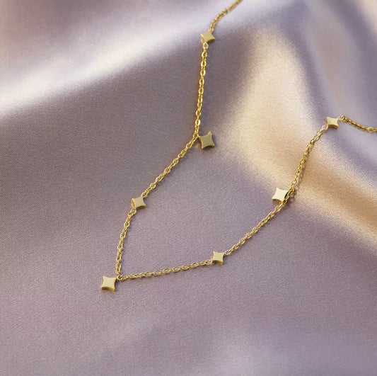 Lumière Anklet close-up — waterproof hypoallergenic gold ankle chain | Glitze Accessories