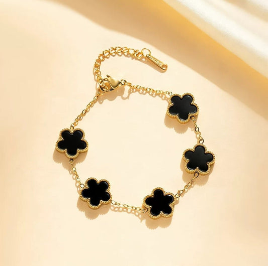 Clover Bracelet (Black) close-up — waterproof hypoallergenic gold bracelet | Glitze Accessories