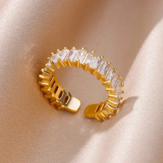Venus Ring close-up — waterproof hypoallergenic gold ring | Glitze Accessories