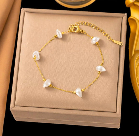 Kyra Bracelet close-up — waterproof hypoallergenic gold bracelet | Glitze Accessories
