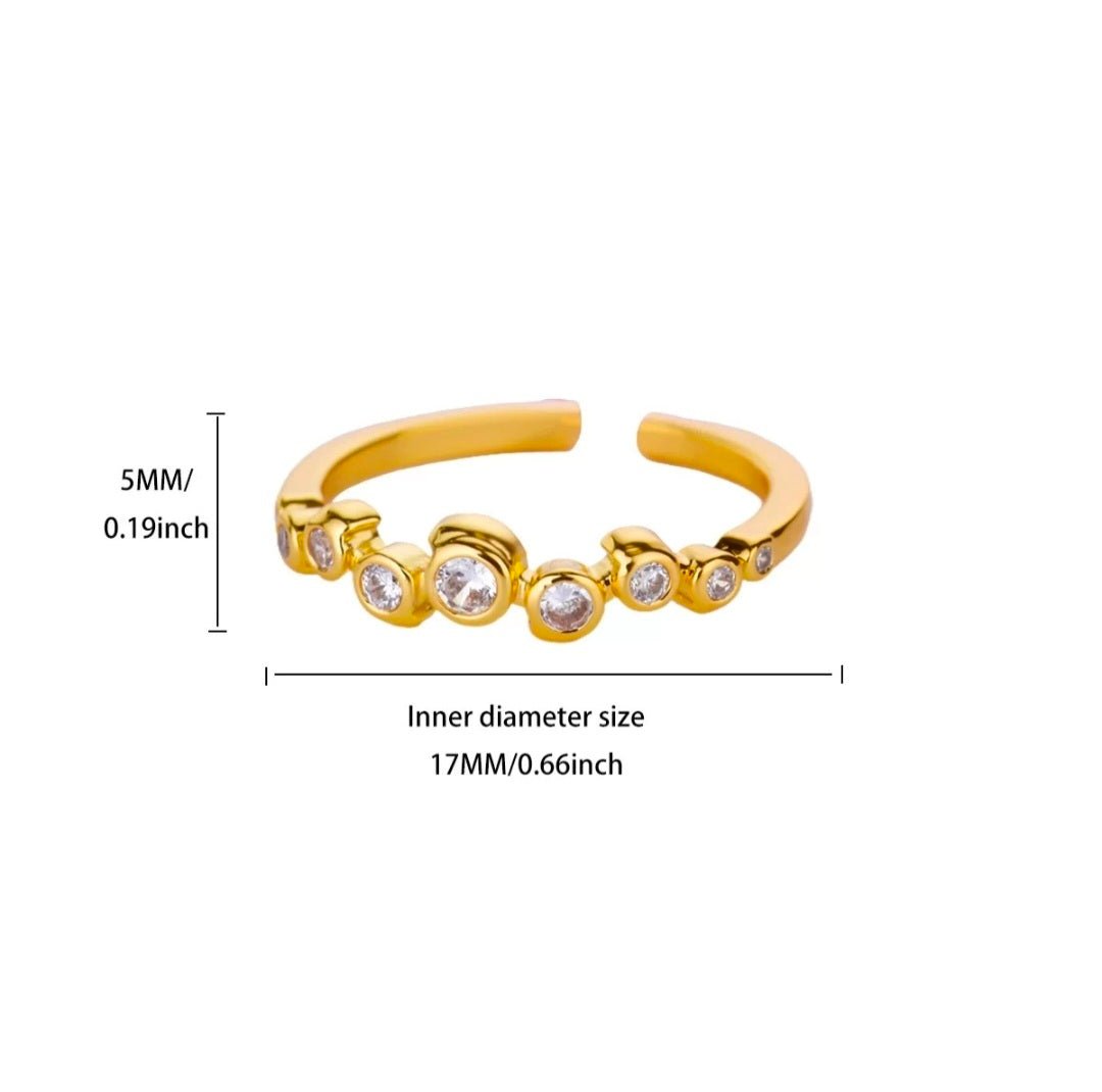 Glitze Accessories Droplet jewelry piece featuring a sleek, shiny droplet-shaped design on a delicate chain.