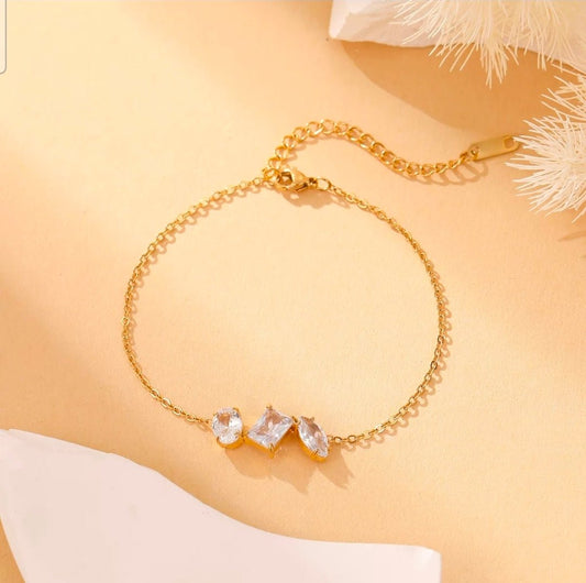 Marilyn Bracelet close-up — waterproof hypoallergenic gold bracelet | Glitze Accessories