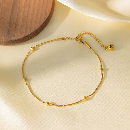 Nebora Bead Anklet close-up — waterproof hypoallergenic gold anklet | Glitze Accessories