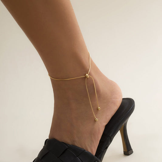 Luxe Anklet close-up — waterproof hypoallergenic gold ankle chain | Glitze Accessories