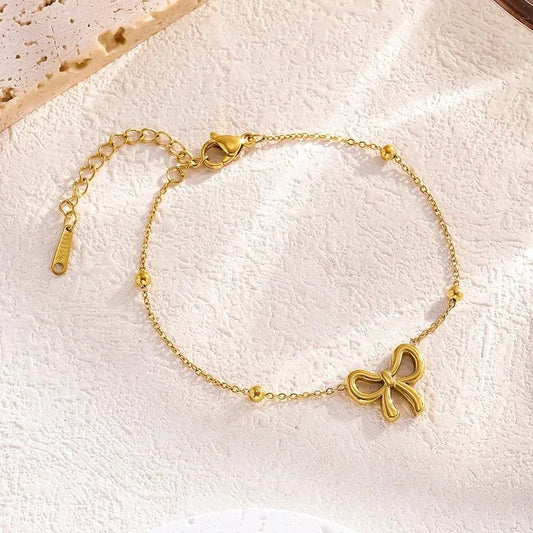 Bowelle Bracelet detail — waterproof hypoallergenic gold bracelet | Glitze Accessories