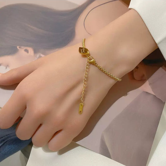 Goodluck Bracelet close-up — waterproof hypoallergenic lucky charm gold bracelet | Glitze Accessories