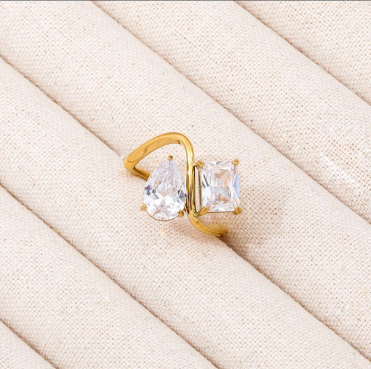 Toi Et Moi Ring close-up — waterproof hypoallergenic gold ring | Glitze Accessories