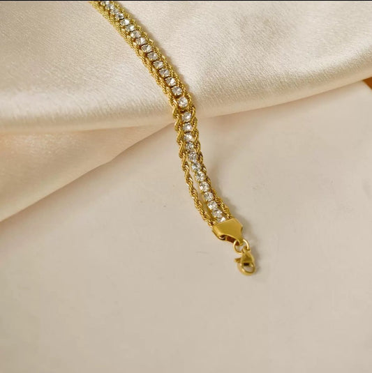 Amour Royale Bracelet detail — waterproof hypoallergenic gold bracelet | Glitze Accessories