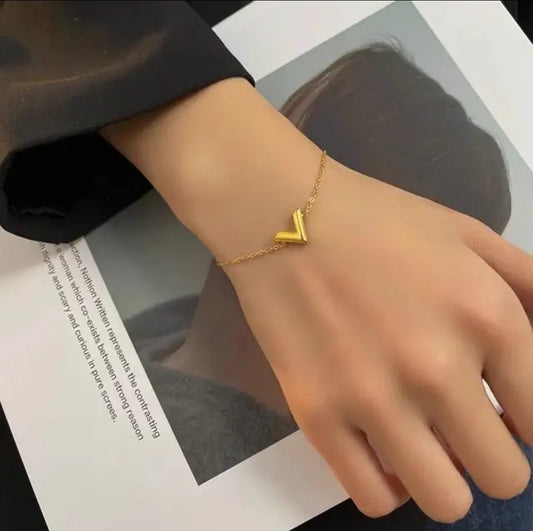 Roma Bracelet close-up — waterproof hypoallergenic gold bracelet | Glitze Accessories