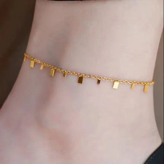 Cira Anklet close-up — waterproof hypoallergenic gold ankle chain | Glitze Accessories