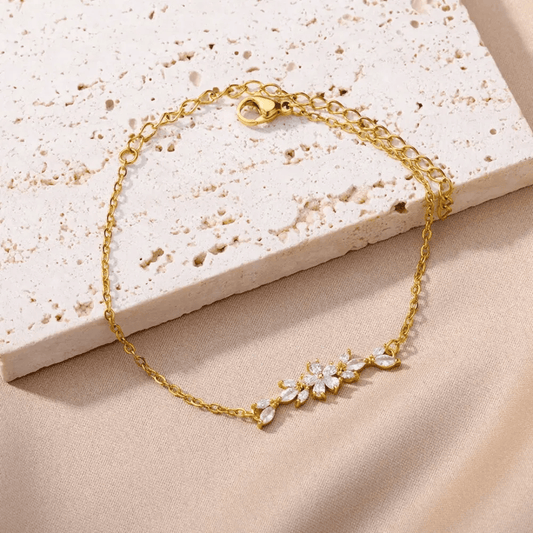 Jasmine Bracelet close-up — waterproof hypoallergenic gold bracelet | Glitze Accessories