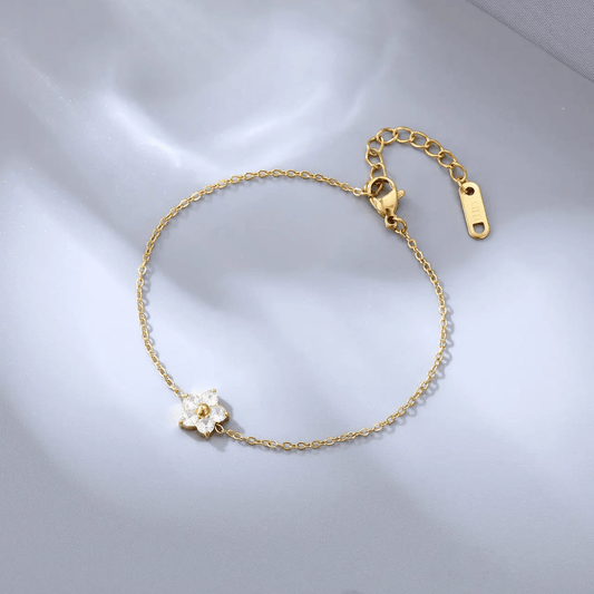 Fioren Bracelet White close-up — waterproof hypoallergenic gold bracelet | Glitze Accessories