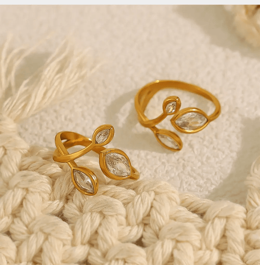 Lure Ring close-up — waterproof hypoallergenic gold ring | Glitze Accessories