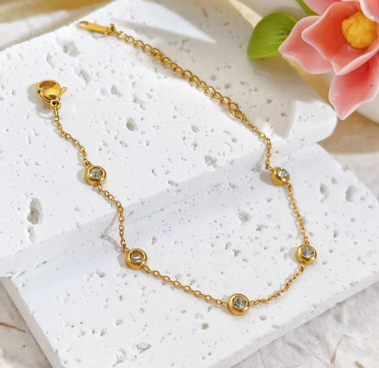 Mireya Bracelet close-up — waterproof hypoallergenic gold bracelet | Glitze Accessories