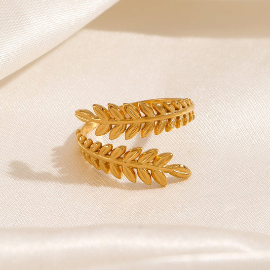 Elowen Ring close-up — waterproof hypoallergenic gold ring | Glitze Accessories