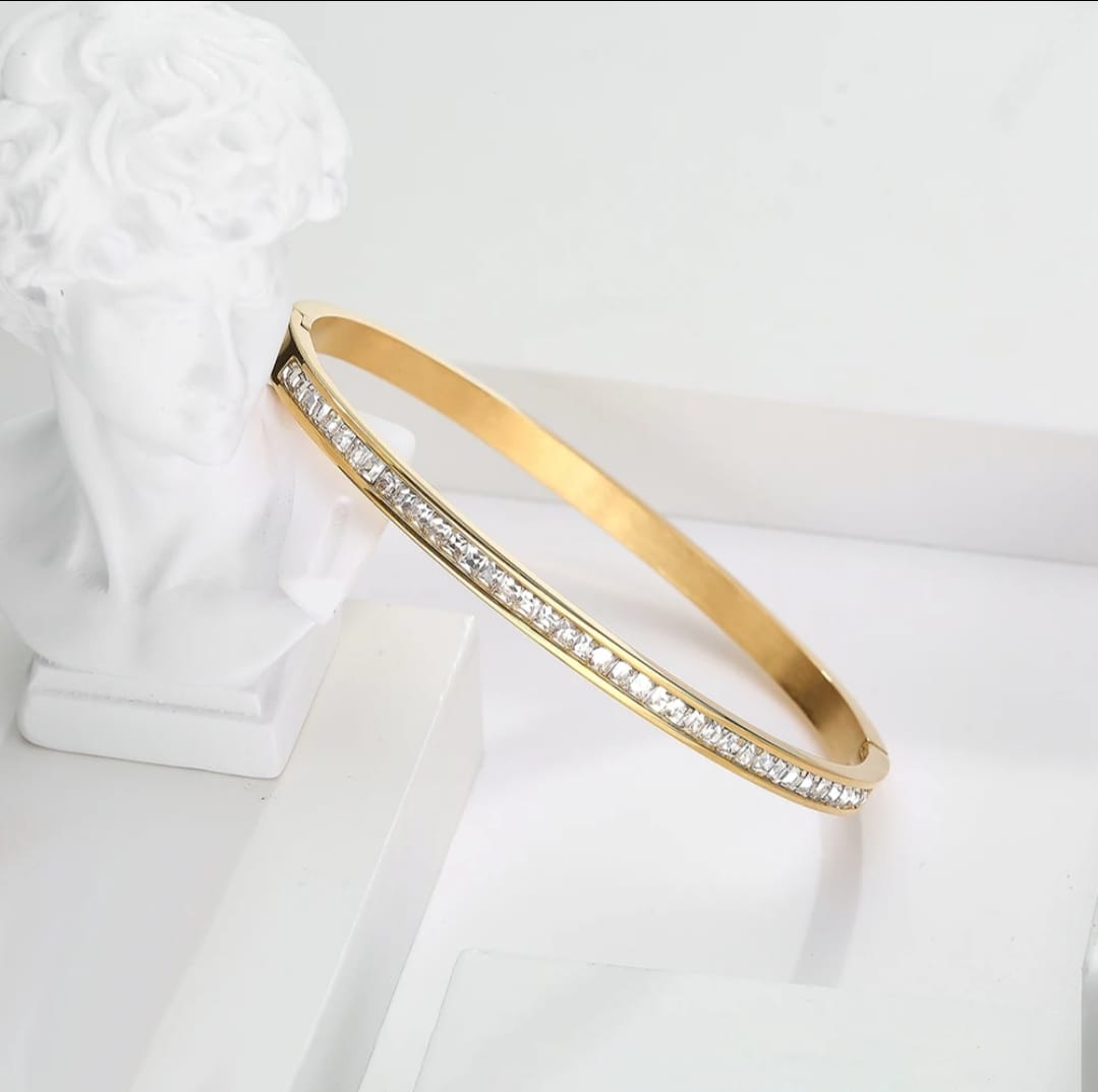 Simple Zeba accessory by Glitze Accessories, featuring a sleek design with elegant details, shown in the image.