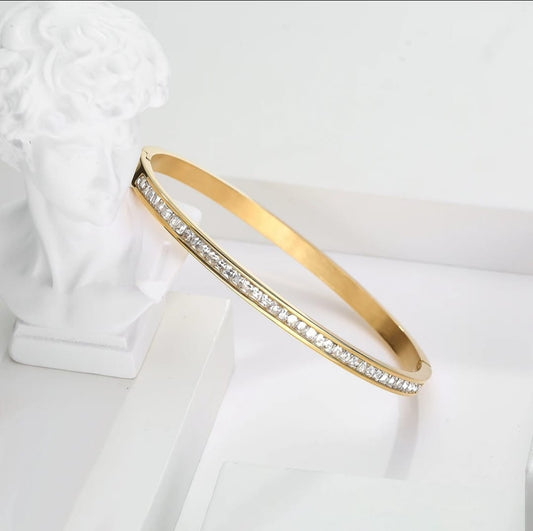 Simple Zeba accessory by Glitze Accessories, featuring a sleek design with elegant details, shown in the image.