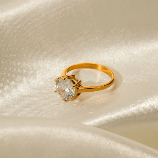 Eva Ring close-up — waterproof hypoallergenic gold ring | Glitze Accessories