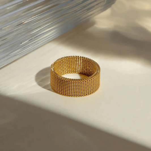 Elessia Ring close-up — waterproof hypoallergenic gold ring | Glitze Accessories
