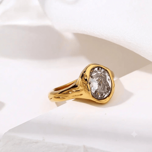 Imperial Ring close-up — waterproof hypoallergenic gold ring | Glitze Accessories