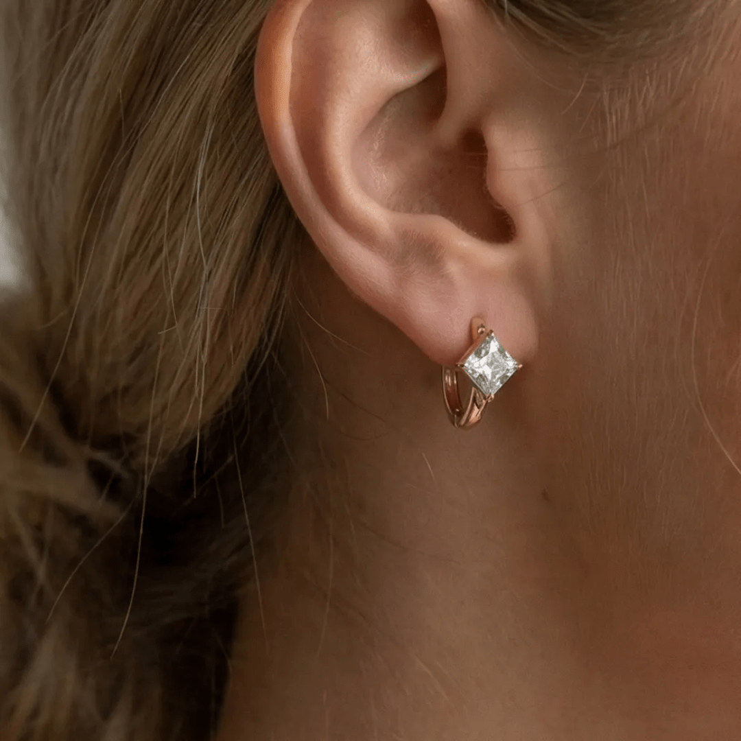 Vektor by Glitze Accessories featuring a stylish, modern jewelry piece with intricate details and metallic finish.