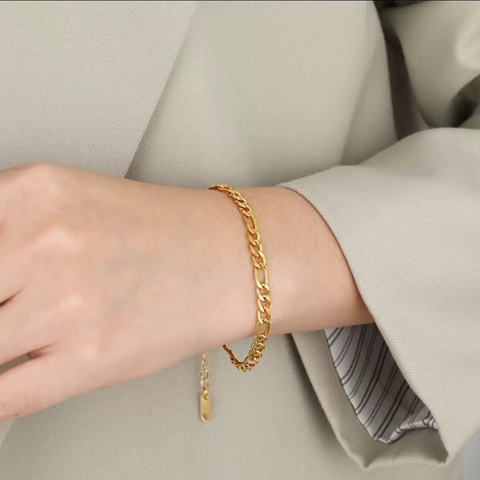 Eldoria Bracelet close-up — waterproof hypoallergenic gold bracelet | Glitze Accessories