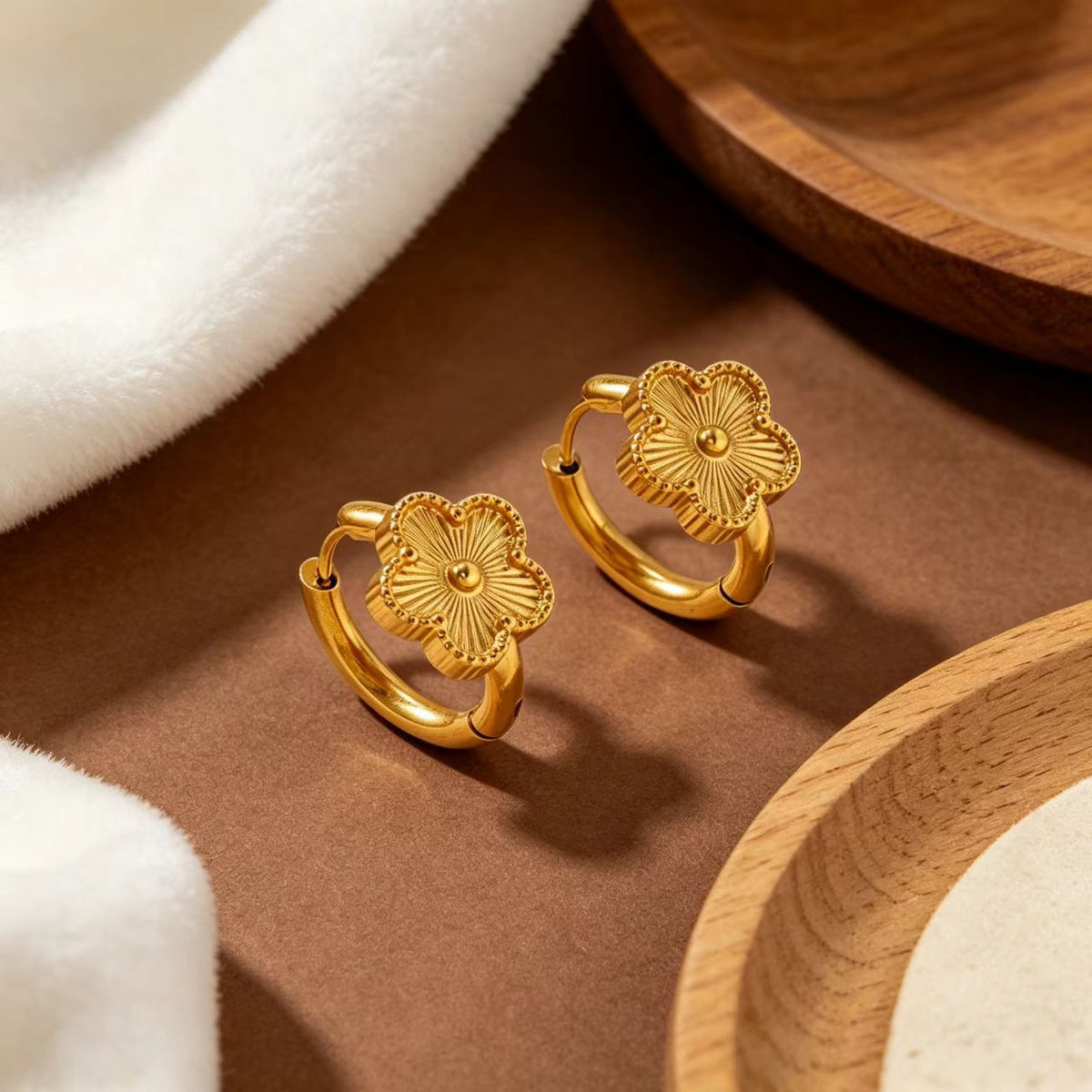 Clover Studs - Golden
