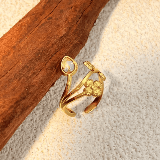 Stella Ring close-up — waterproof hypoallergenic gold ring | Glitze Accessories