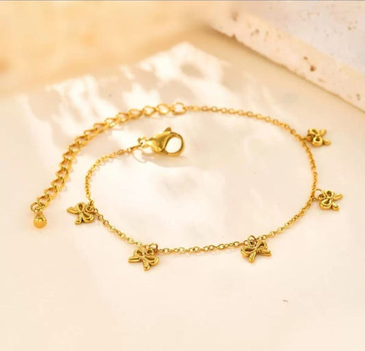 Selene Bracelet close-up — waterproof hypoallergenic gold bracelet | Glitze Accessories