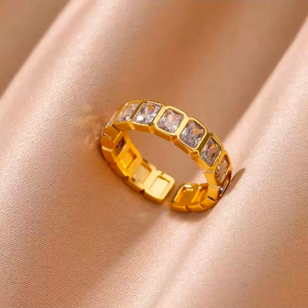 Jadeon Ring White worn on the finger, 18K gold plated stainless steel ring with white stones by Glitze Accessories