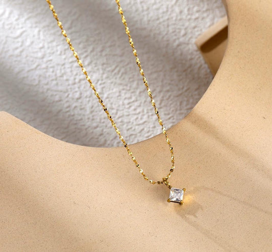 Glitze Accessories Veltara gold necklace — tarnish-free, waterproof, hypoallergenic jewellery Pakistan
