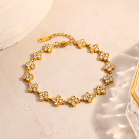 Valeria Bracelet close-up — waterproof hypoallergenic gold bracelet | Glitze Accessories