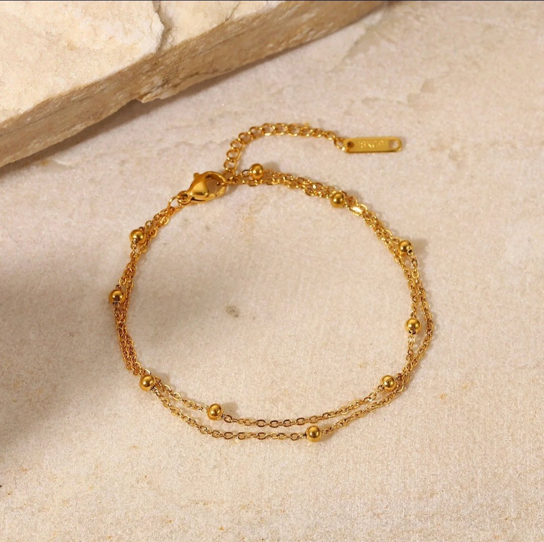 Simple silver Vera anklet by Glitze Accessories featuring a delicate chain and minimalist design for elegant ankle jewelry.