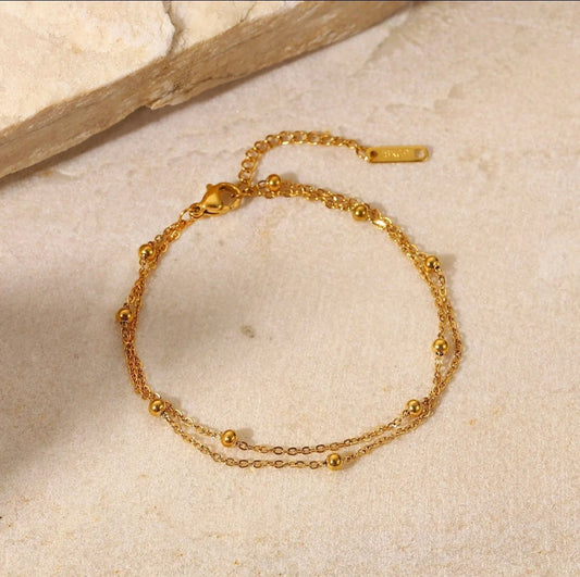 Vera Anklet close-up — waterproof hypoallergenic gold ankle chain | Glitze Accessories